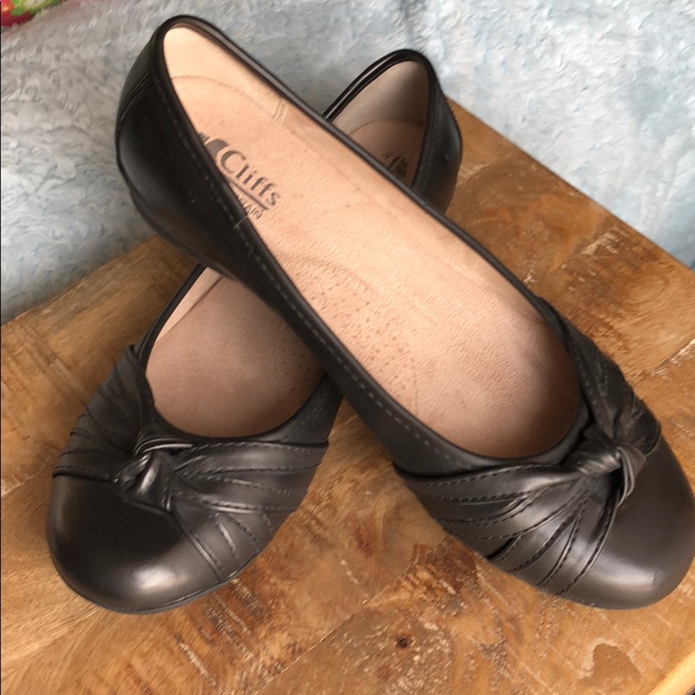 Clips by White Mountain loafers